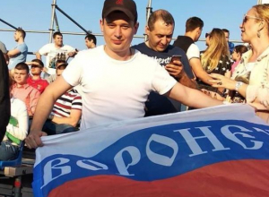 Воронежцы на Адмиралтейке прогуляют работу ради матча Россия-Уругвай Воронежцы на Адмиралтейке прогуляют работу ради матча Россия-Уругвай