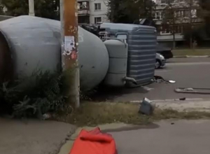 Последствия жуткого ДТП с бетономешалкой сняли в Воронеже на видео Последствия жуткого ДТП с бетономешалкой сняли в Воронеже на видео