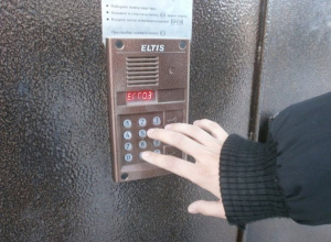 В войне коммунальщиков за домофоны суд встал на сторону частных фирм В войне коммунальщиков за домофоны суд встал на сторону частных фирм