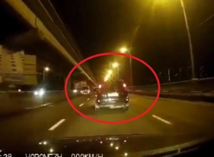Пьяное быдло на дороге в Воронеже сняли на видео Пьяное быдло на дороге в Воронеже сняли на видео