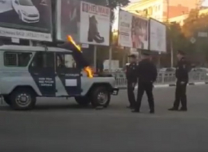 Возгорание полицейской машины сняли на видео в Воронеже Возгорание полицейской машины сняли на видео в Воронеже