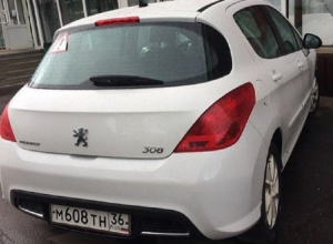 Автомобилистка на Peugeot унизила инвалидов и матерей в Воронеже Автомобилистка на Peugeot унизила инвалидов и матерей в Воронеже