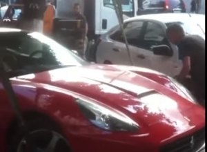 Скандальная эвакуация Ferrari за 16 млн рублей в центре Воронежа заставила горожан поверить в бога Скандальная эвакуация Ferrari за 16 млн рублей в центре Воронежа заставила горожан поверить в бога