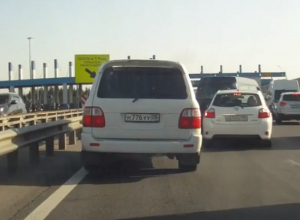 Дагестанский Toyota Land Cruiser устроил беспредел на воронежской платке Дагестанский Toyota Land Cruiser устроил беспредел на воронежской платке