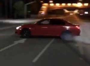 Сумасшедший дрифт элитного спорткара BMW M5 в Воронеже попал на видео Сумасшедший дрифт элитного спорткара BMW M5 в Воронеже попал на видео