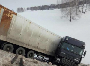 Воронежец на фуре устроил массовое ДТП, в котором погиб его пассажир Воронежец на фуре устроил массовое ДТП, в котором погиб его пассажир