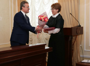 Чиновница Елена Гудкова получила «Благодарность земли Воронежской» Чиновница Елена Гудкова получила «Благодарность земли Воронежской»