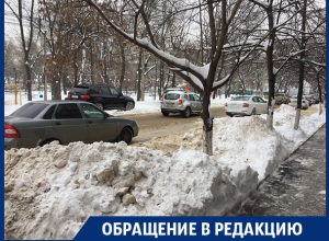 Из-за уборки дорог автомобилисты не могут припарковаться в центре Воронежа Из-за уборки дорог автомобилисты не могут припарковаться в центре Воронежа