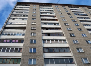 22-летний парень упал с крыши 13 этажа в Воронеже 22-летний парень упал с крыши 13 этажа в Воронеже