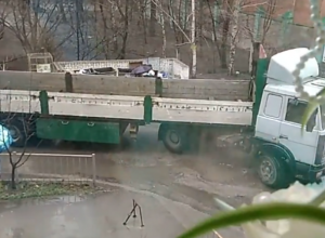 В Воронеже целеустремленность фуры попала на видео В Воронеже целеустремленность фуры попала на видео