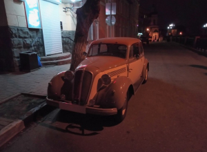 Винтажный автомобиль мафии сфотографировали на дороге в Воронеже Винтажный автомобиль мафии сфотографировали на дороге в Воронеже