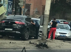 В Воронеже в массовом ДТП с Mercedes за 6 млн рублей пострадали два человека В Воронеже в массовом ДТП с Mercedes за 6 млн рублей пострадали два человека