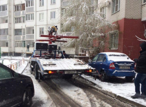 Эвакуаторы, работающие во дворах многоэтажек, возмутили жителей Воронежа Эвакуаторы, работающие во дворах многоэтажек, возмутили жителей Воронежа