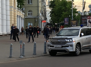 Авто губернатора Гордеева нарушило ПДД в центре Воронежа Авто губернатора Гордеева нарушило ПДД в центре Воронежа