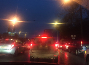 Понедельник начался для воронежцев с огромных пробок Понедельник начался для воронежцев с огромных пробок