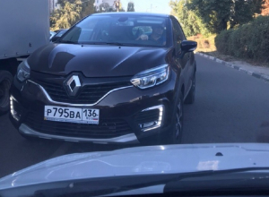 Воронежцы возненавидели царя дороги на Renault Воронежцы возненавидели царя дороги на Renault