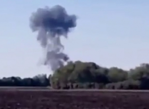 Появилась видеозапись крушения самолета в Воронежской области Появилась видеозапись крушения самолета в Воронежской области