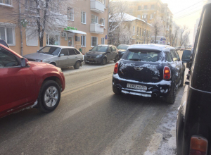 Парковка MINI Cooper вынудила воронежцев идти на лишение прав Парковка MINI Cooper вынудила воронежцев идти на лишение прав