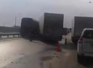 Жесткое ДТП с рейсовым автобусом на воронежской трассе сняли на видео Жесткое ДТП с рейсовым автобусом на воронежской трассе сняли на видео