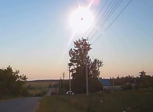 Падение и взрыв метеорита сняли на видео в Воронеже Падение и взрыв метеорита сняли на видео в Воронеже