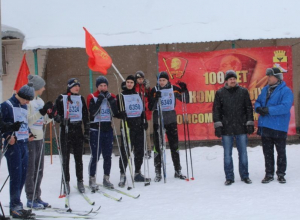 Сотня коммунистов Воронежа пробежалась на «Комсомольской лыжне» Сотня коммунистов Воронежа пробежалась на «Комсомольской лыжне»