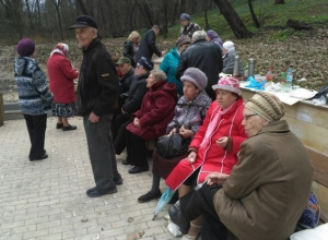 Тусовку с баяном и огурчиками устроили воронежские пенсионеры в честь Ленина Тусовку с баяном и огурчиками устроили воронежские пенсионеры в честь Ленина