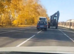 Неадекватные маневры «семерки» сняли на видео под Воронежем Неадекватные маневры «семерки» сняли на видео под Воронежем