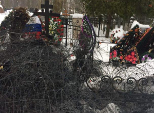 Могила Героя России Романа Филипова сгорела на 40-й день в Воронеже Могила Героя России Романа Филипова сгорела на 40-й день в Воронеже