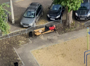 Мужчину в эротичной позе застали на лавочке в Воронеже Мужчину в эротичной позе застали на лавочке в Воронеже
