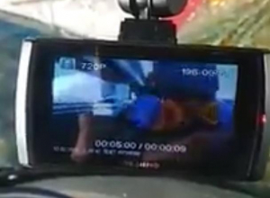 В Воронеже момент страшного ДТП с машиной дорожников сняли на видео В Воронеже момент страшного ДТП с машиной дорожников сняли на видео