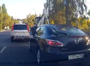 Хамский обгон на дороге в Воронеже сняли на видео Хамский обгон на дороге в Воронеже сняли на видео