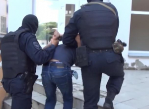 Опубликовано видео задержания членов межнациональной ОПГ в Воронеже Опубликовано видео задержания членов межнациональной ОПГ в Воронеже