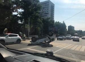 В Сети появились страшные фото аварии, где перевернулась «Нива» в Воронеже В Сети появились страшные фото аварии, где перевернулась «Нива» в Воронеже