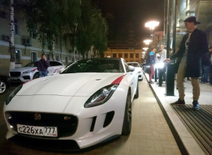 Огромное скопление элитных автомобилей «Ягуар» на дорогах Воронежа удивило автомобилистов Огромное скопление элитных автомобилей «Ягуар» на дорогах Воронежа удивило автомобилистов