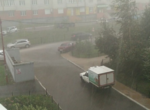 Сильнейший ливень в Воронеже сняли на видео Сильнейший ливень в Воронеже сняли на видео