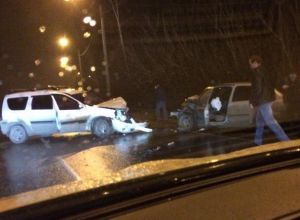 Последствия массового ДТП с пострадавшими в Воронеже попали на видео Последствия массового ДТП с пострадавшими в Воронеже попали на видео