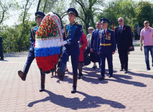 Воронежская «Справедливая Россия» возложила цветы к Вечному огню на площади Победы Воронежская «Справедливая Россия» возложила цветы к Вечному огню на площади Победы