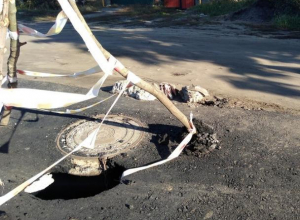 В Воронежской области залатали яму, в которую провалились дорожники В Воронежской области залатали яму, в которую провалились дорожники