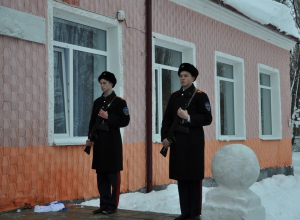 Под Воронежем открыли мемориальную доску сотруднику ФСБ Под Воронежем открыли мемориальную доску сотруднику ФСБ