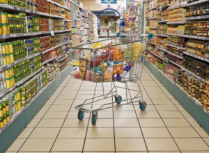 Просроченными продуктами могли торговать в воронежских супермаркетах Просроченными продуктами могли торговать в воронежских супермаркетах