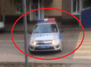 Грубое нарушение полицейских, пересекающих сплошную в Воронеже, попало на видео Грубое нарушение полицейских, пересекающих сплошную в Воронеже, попало на видео