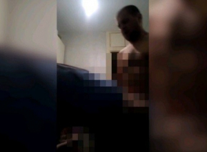 Уроженка Воронежа занялась сексом в прямом эфире на глазах у ребенка Уроженка Воронежа занялась сексом в прямом эфире на глазах у ребенка