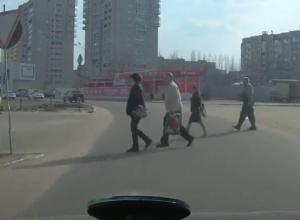 Типичных воронежских пешеходов сняли на видео Типичных воронежских пешеходов сняли на видео