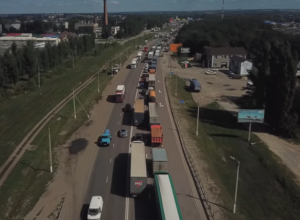 30-километровую пробку на трассе М-4 «Дон» под Лосево сняли с квадрокоптера 30-километровую пробку на трассе М-4 «Дон» под Лосево сняли с квадрокоптера