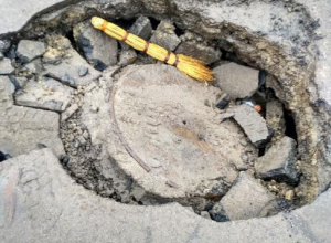 Воронежцы пришли в ужас от гигантской ямы на улице Пирогова в Воронеже Воронежцы пришли в ужас от гигантской ямы на улице Пирогова в Воронеже