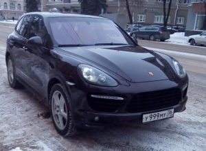 Воронежцы хотят сдать в ГИБДД владельца Porsche с блатными номерами Воронежцы хотят сдать в ГИБДД владельца Porsche с блатными номерами