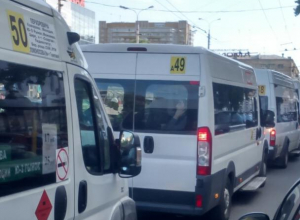 Стая маршруток невольно спровоцировала ехидство у воронежцев Стая маршруток невольно спровоцировала ехидство у воронежцев