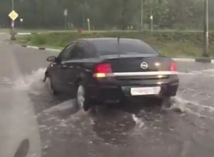 Страшный потоп на воронежской окружной попал на видео Страшный потоп на воронежской окружной попал на видео