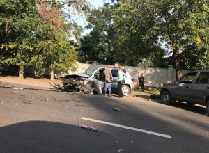 В массовом ДТП на Волгоградской в Воронеже столкнулись три автомобиля В массовом ДТП на Волгоградской в Воронеже столкнулись три автомобиля