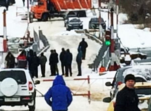 В Воронежском микрорайоне Шилово вместе со льдом сошел понтонный мост В Воронежском микрорайоне Шилово вместе со льдом сошел понтонный мост